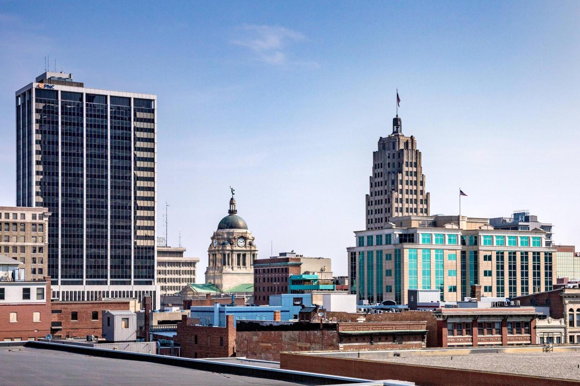 Courtyard Fort Wayne Downtown At Grand Wayne Convention Center Екстер'єр фото