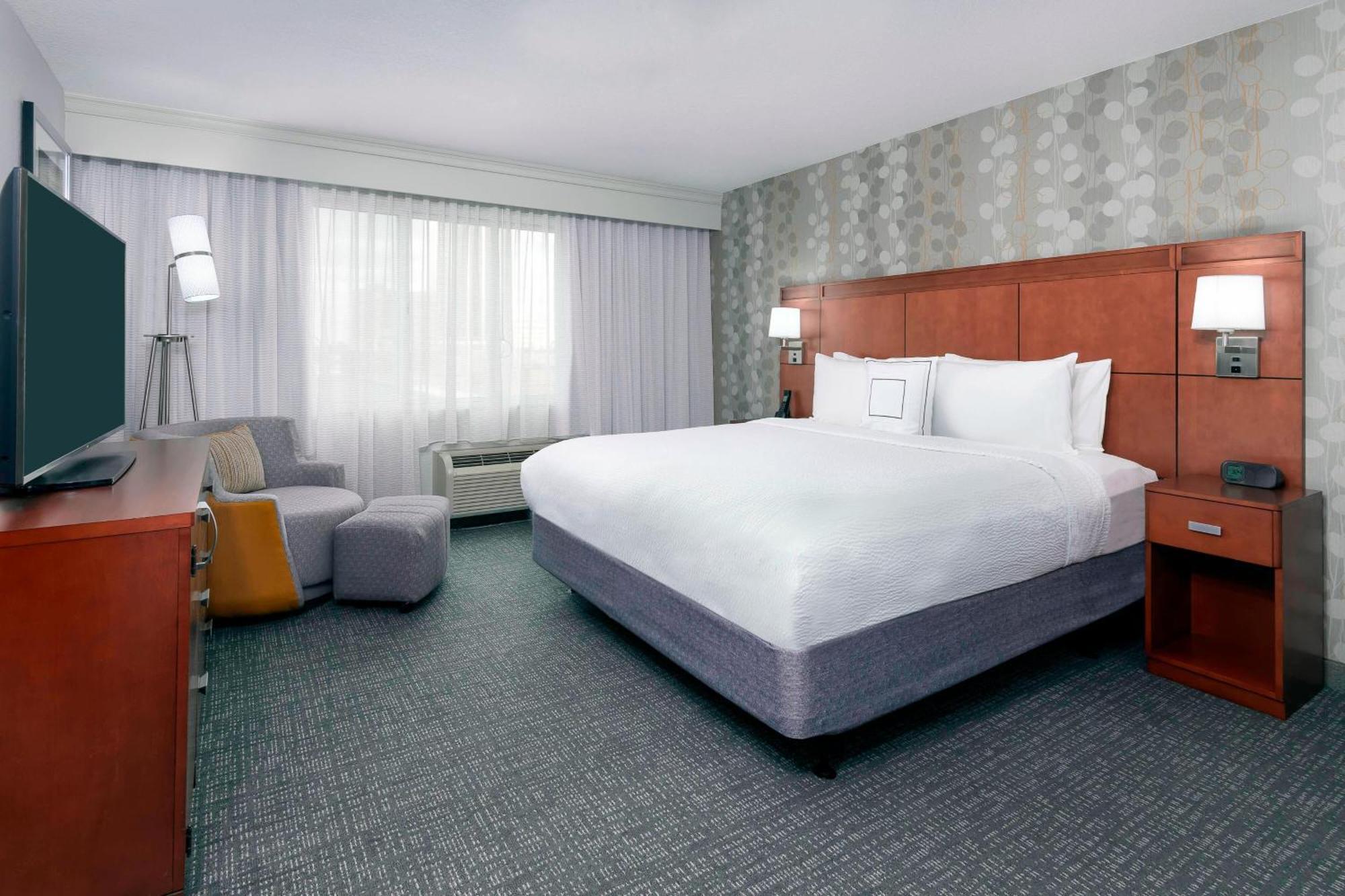 Courtyard Fort Wayne Downtown At Grand Wayne Convention Center Екстер'єр фото