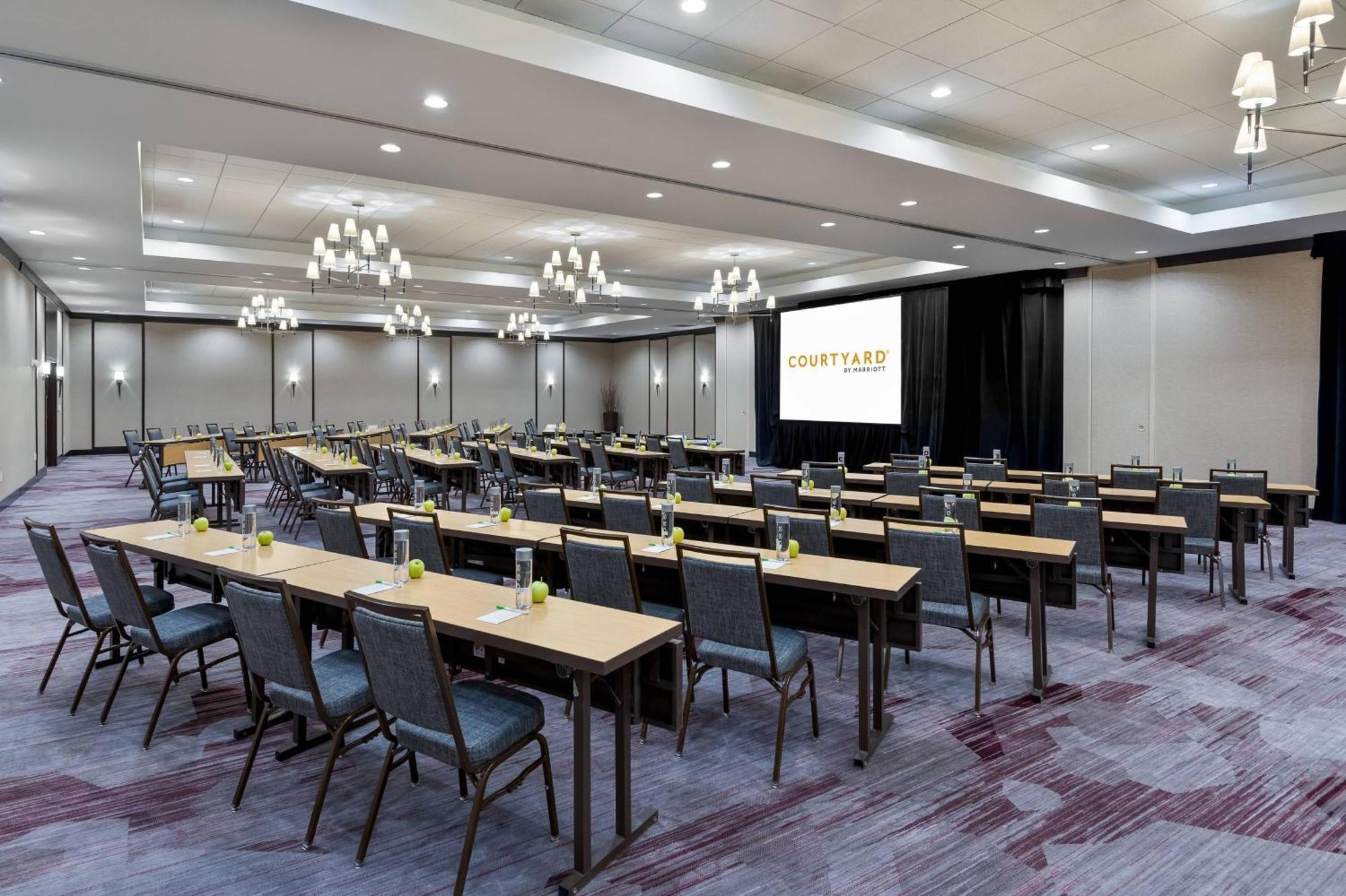 Courtyard Fort Wayne Downtown At Grand Wayne Convention Center Екстер'єр фото