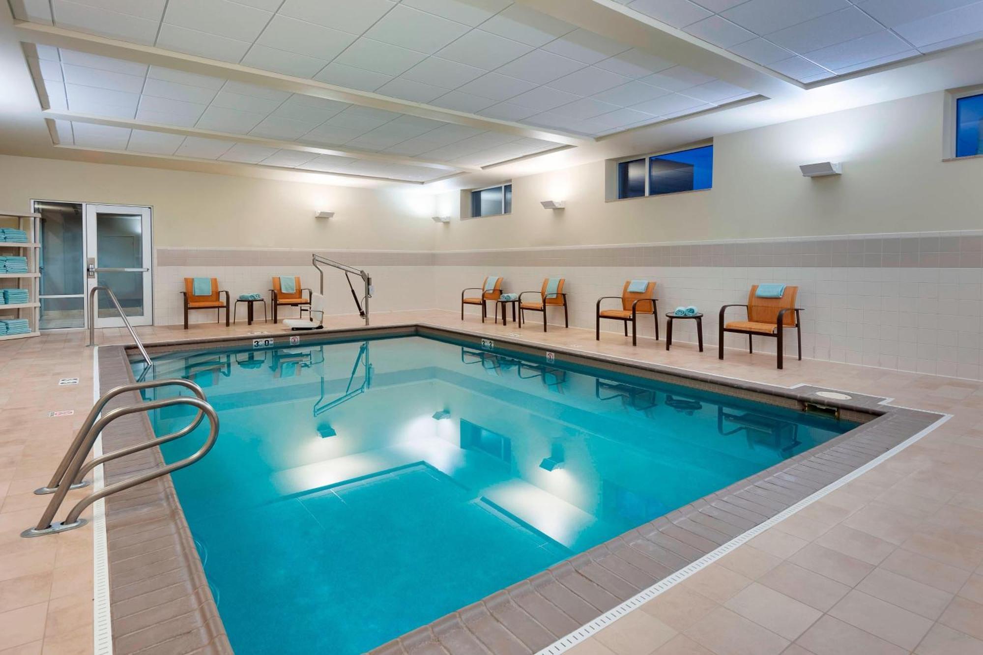 Courtyard Fort Wayne Downtown At Grand Wayne Convention Center Екстер'єр фото