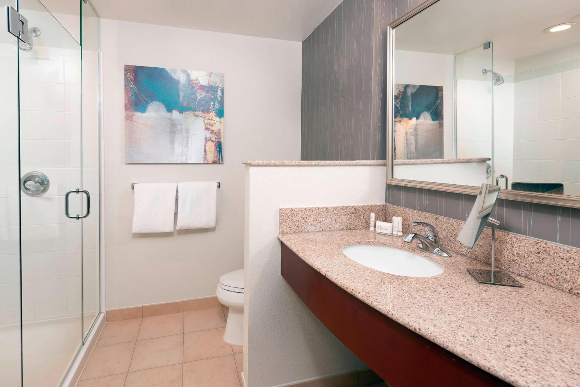 Courtyard Fort Wayne Downtown At Grand Wayne Convention Center Екстер'єр фото
