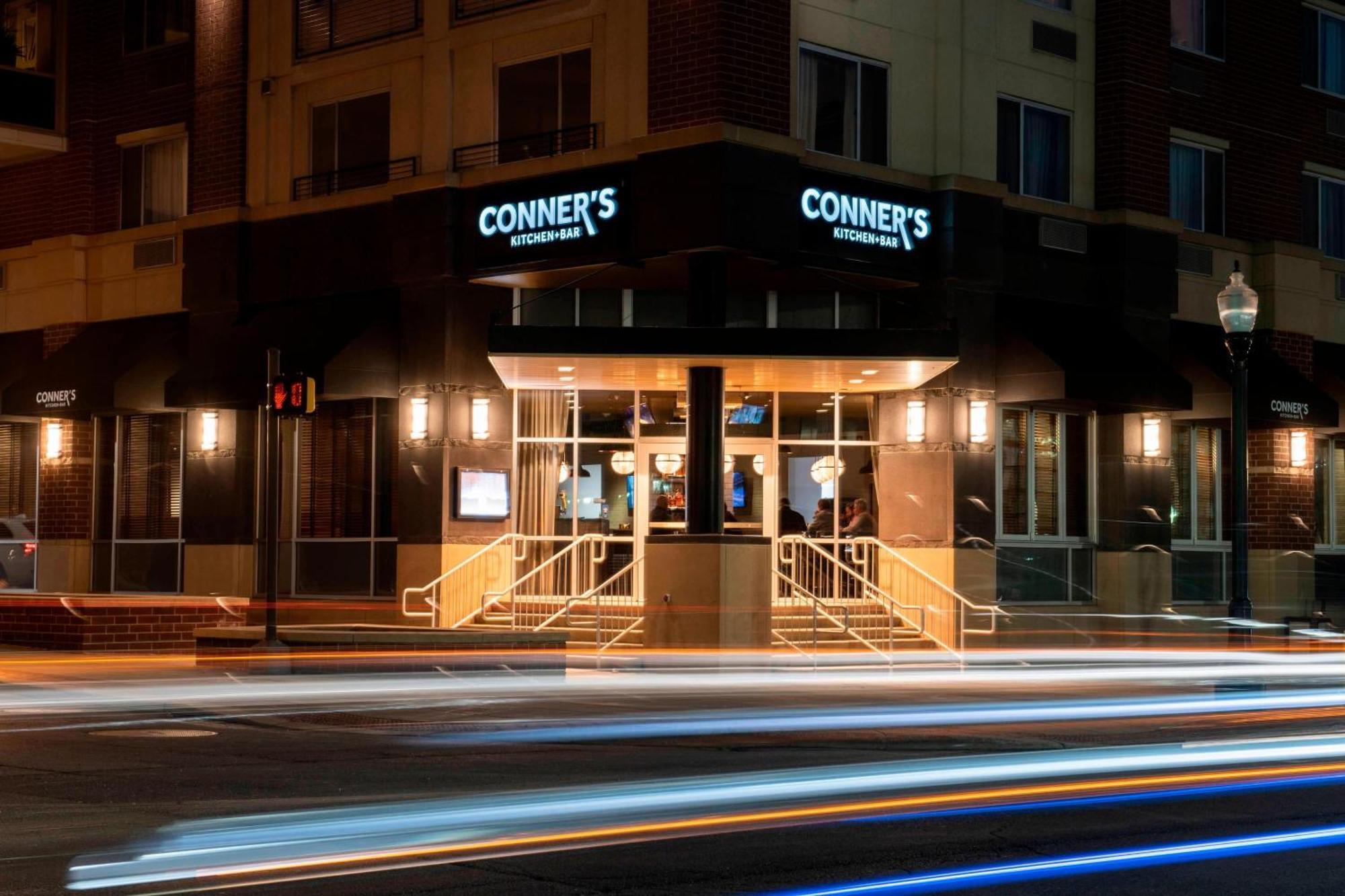 Courtyard Fort Wayne Downtown At Grand Wayne Convention Center Екстер'єр фото