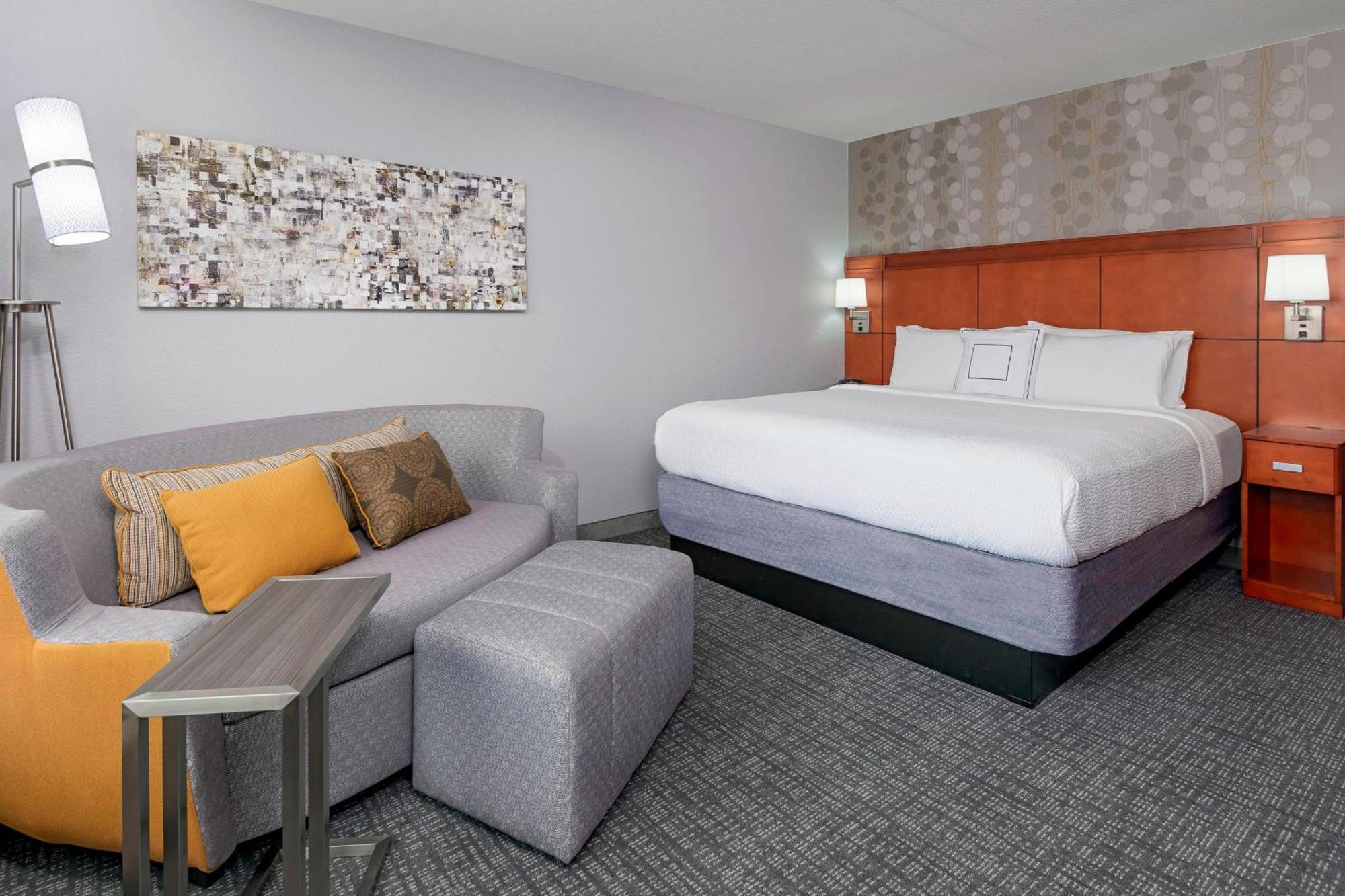 Courtyard Fort Wayne Downtown At Grand Wayne Convention Center Екстер'єр фото