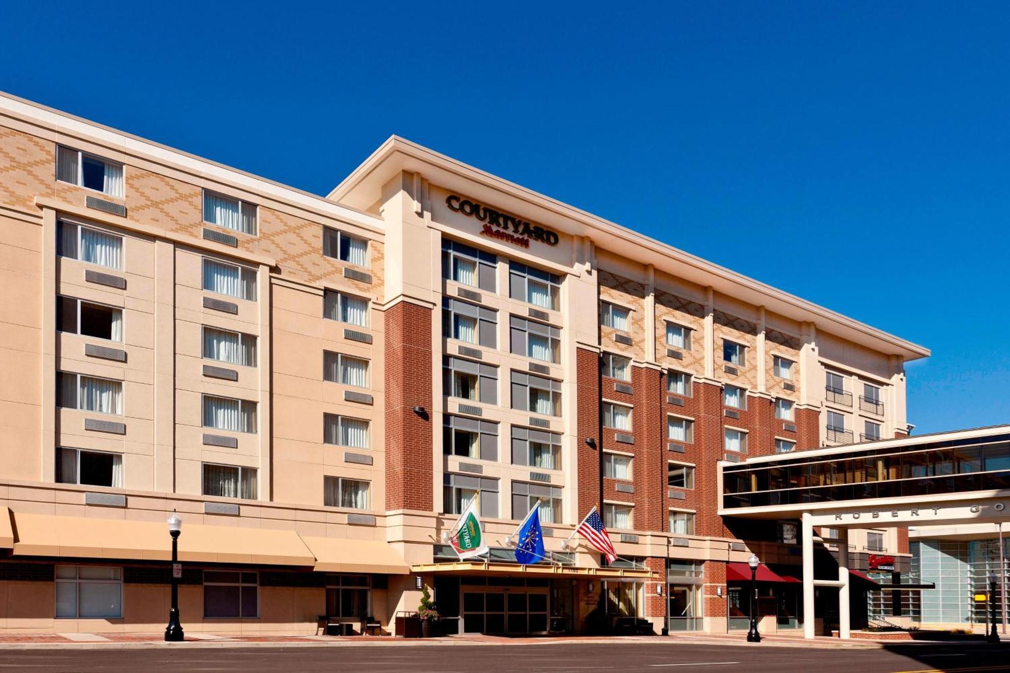 Courtyard Fort Wayne Downtown At Grand Wayne Convention Center Екстер'єр фото