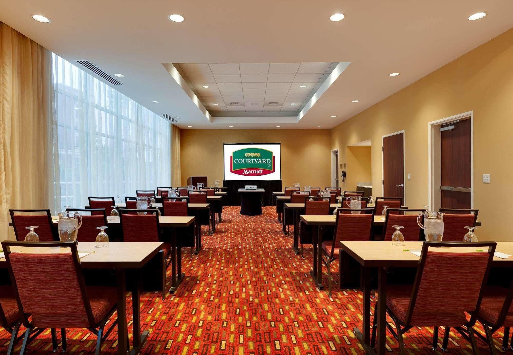 Courtyard Fort Wayne Downtown At Grand Wayne Convention Center Екстер'єр фото