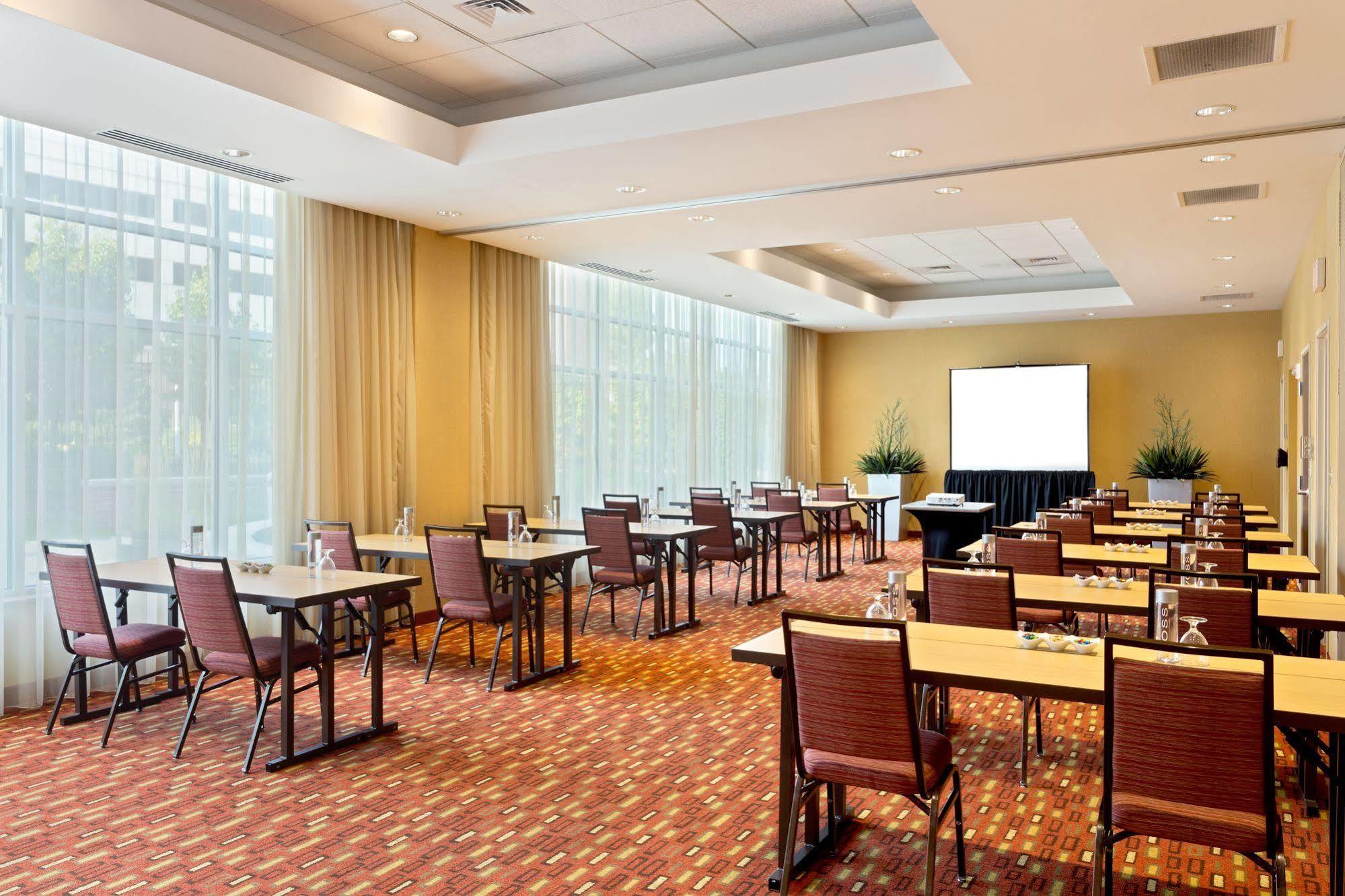 Courtyard Fort Wayne Downtown At Grand Wayne Convention Center Екстер'єр фото
