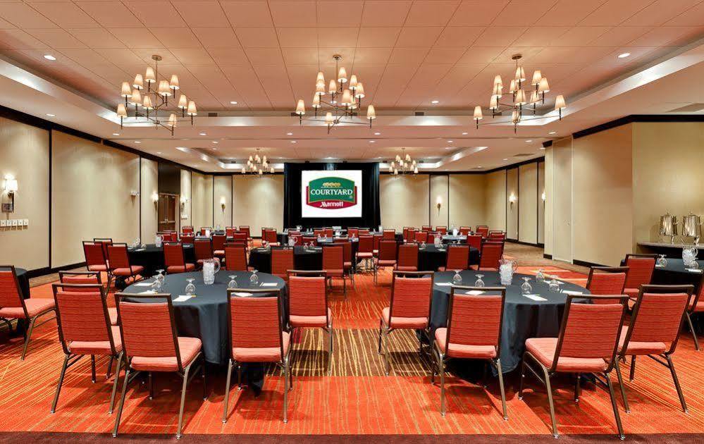 Courtyard Fort Wayne Downtown At Grand Wayne Convention Center Екстер'єр фото