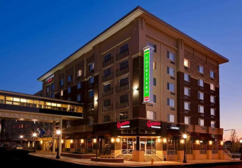 Courtyard Fort Wayne Downtown At Grand Wayne Convention Center Екстер'єр фото