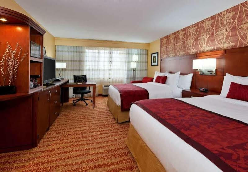 Courtyard Fort Wayne Downtown At Grand Wayne Convention Center Екстер'єр фото